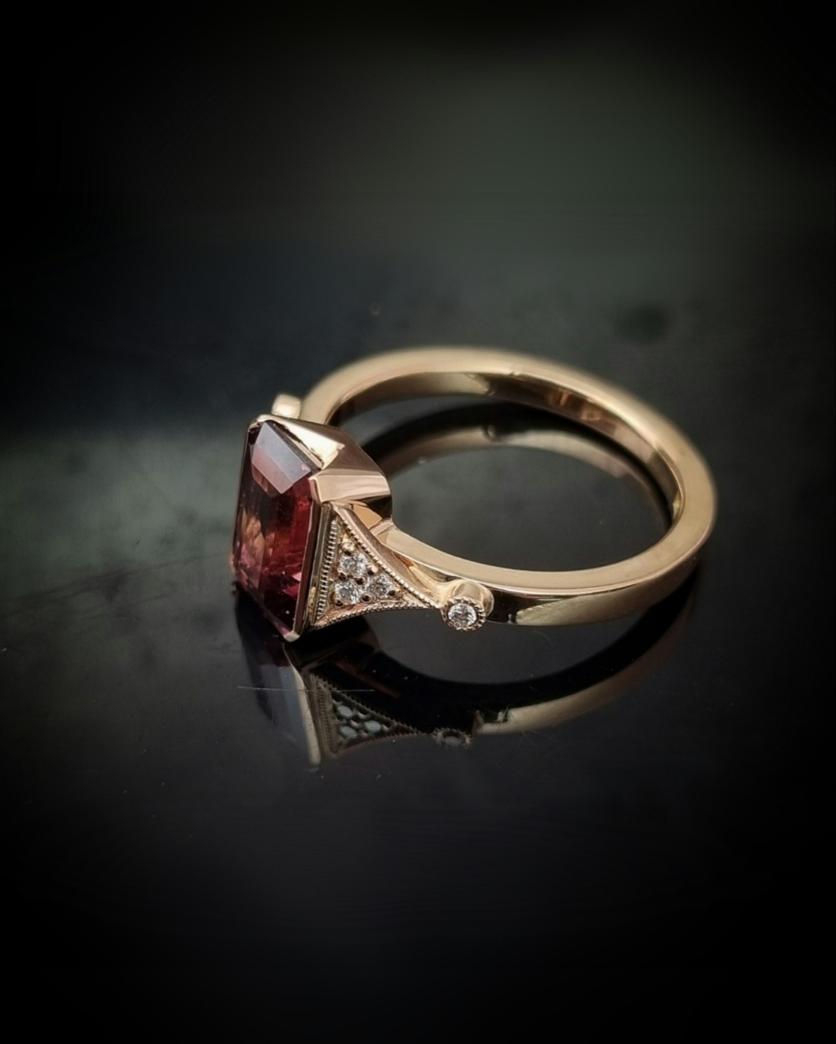Rusty Rose - Safirring i 18K guld