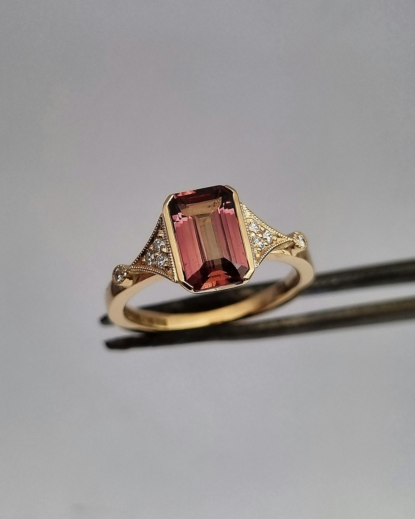 Rusty Rose - Safirring i 18K guld