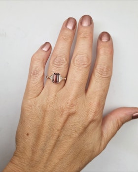 Rusty Rose - Safirring i 18K guld
