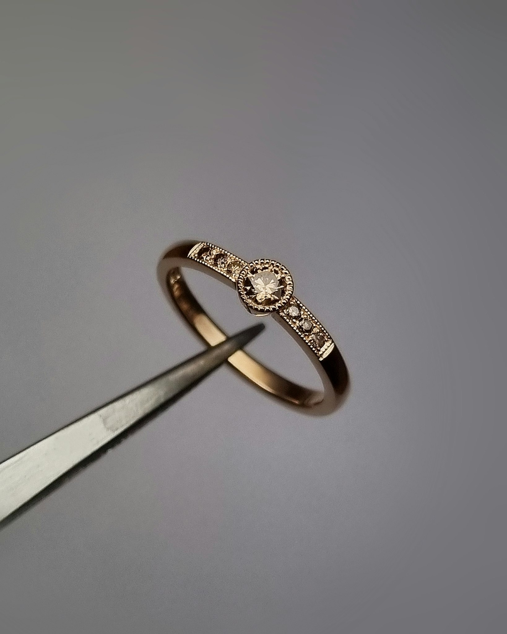 Tant Brun - briljantring i 18K guld