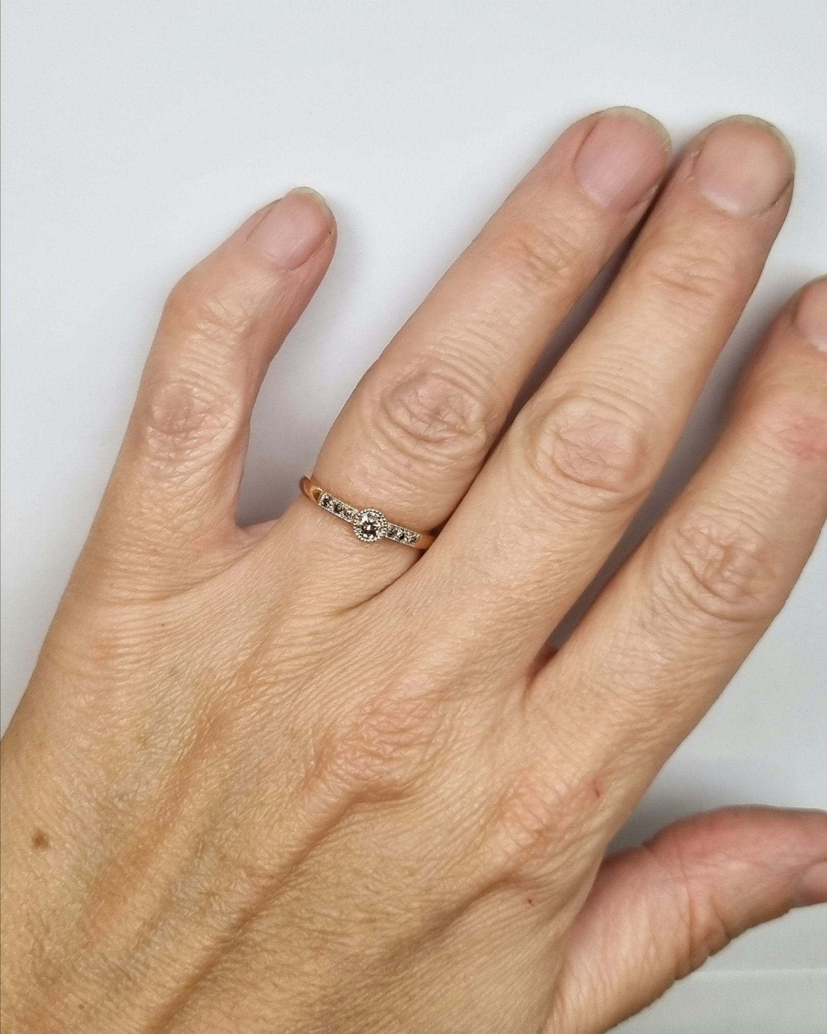 Tant Brun - briljantring i 18K guld