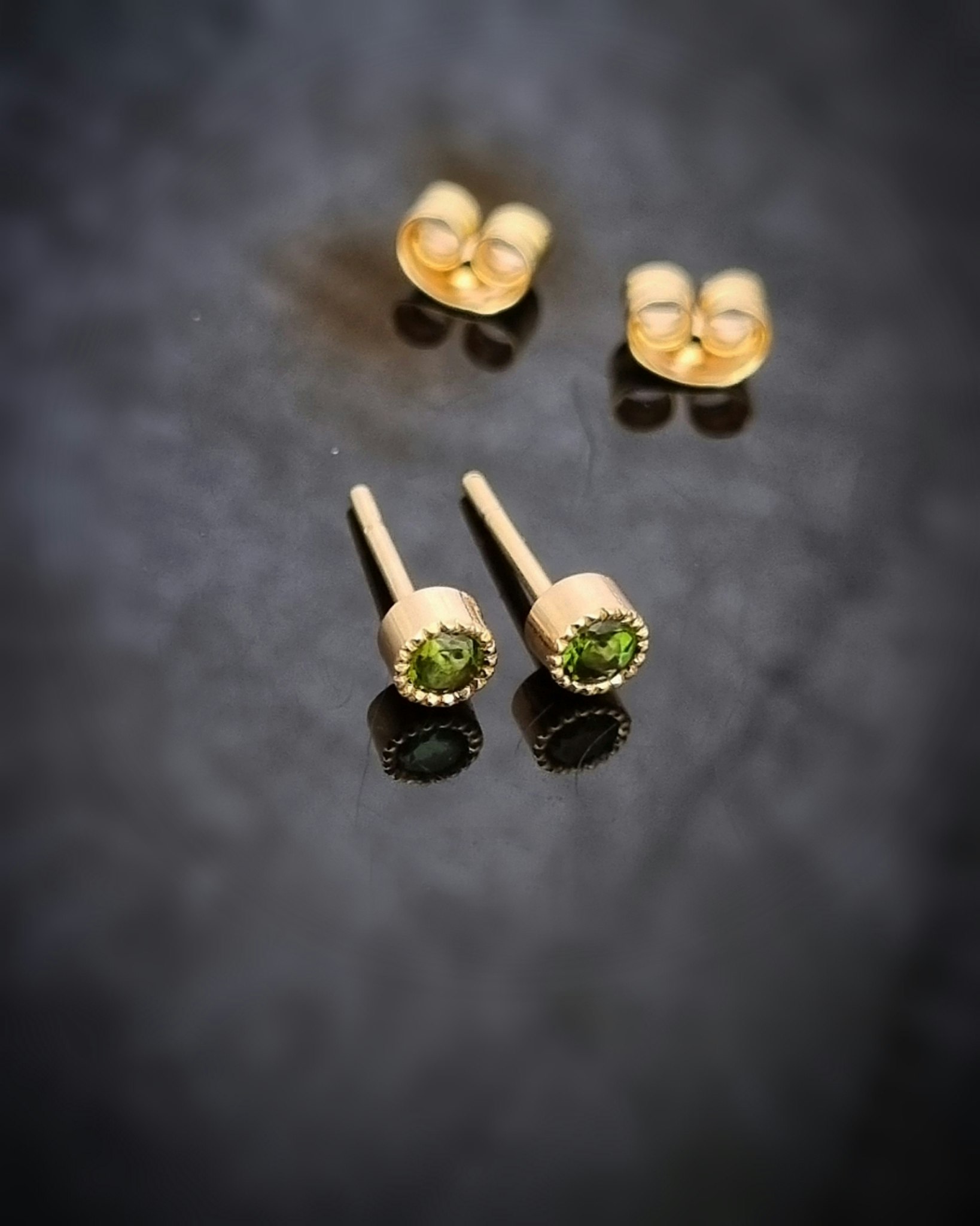 Gröna Turmaliner studs - örhängen i 18K guld