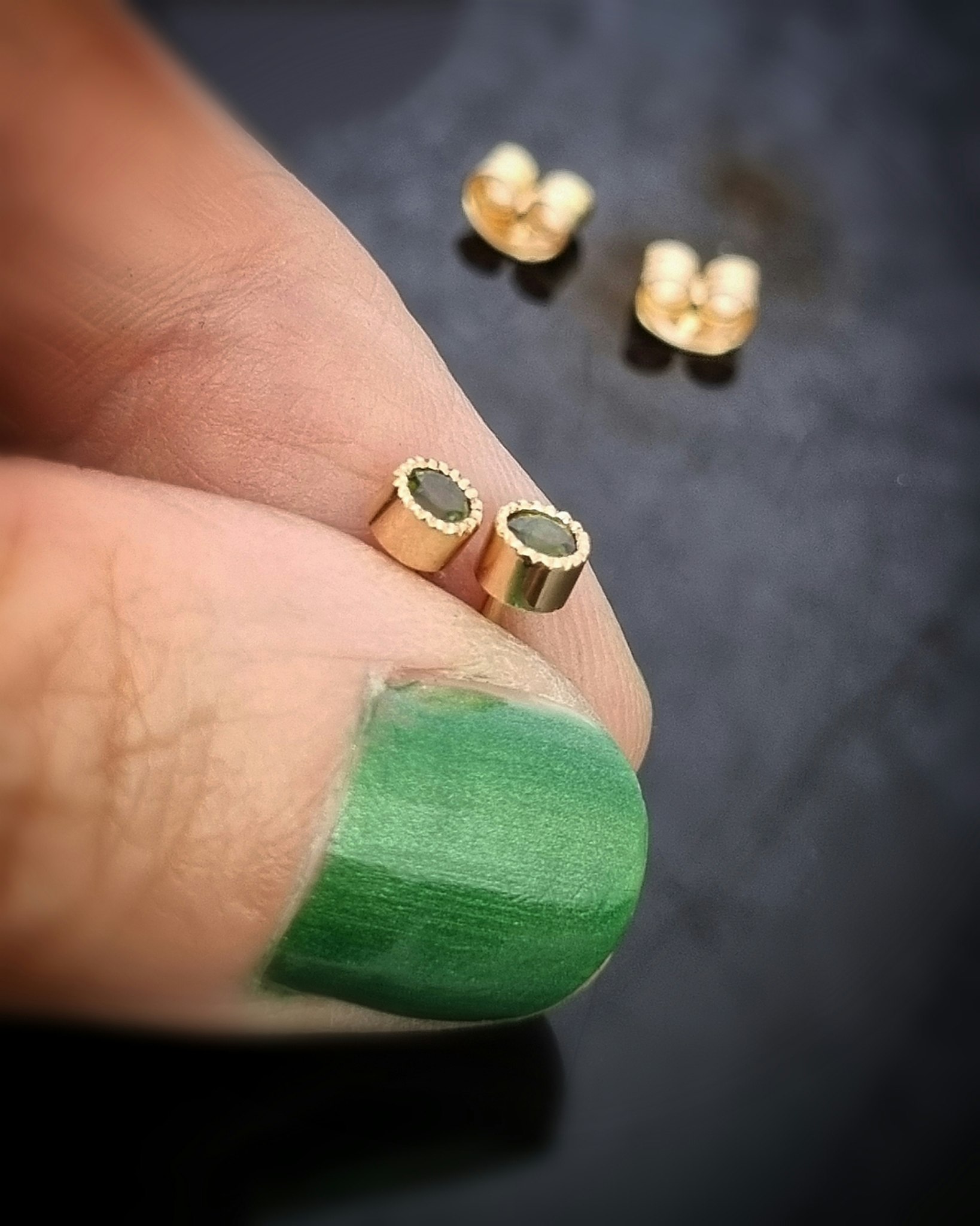 Gröna Turmaliner studs - örhängen i 18K guld