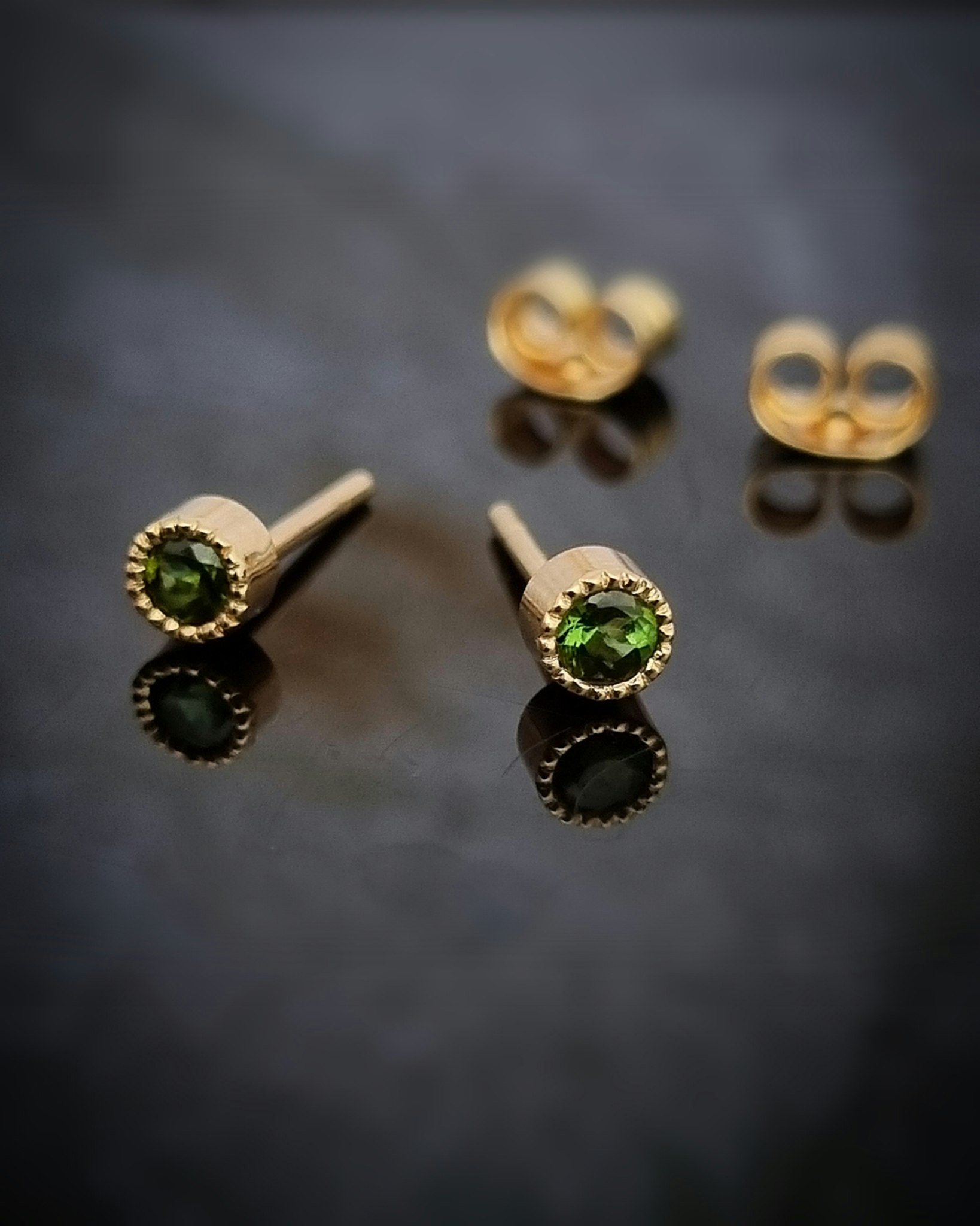 Gröna Turmaliner studs - örhängen i 18K guld