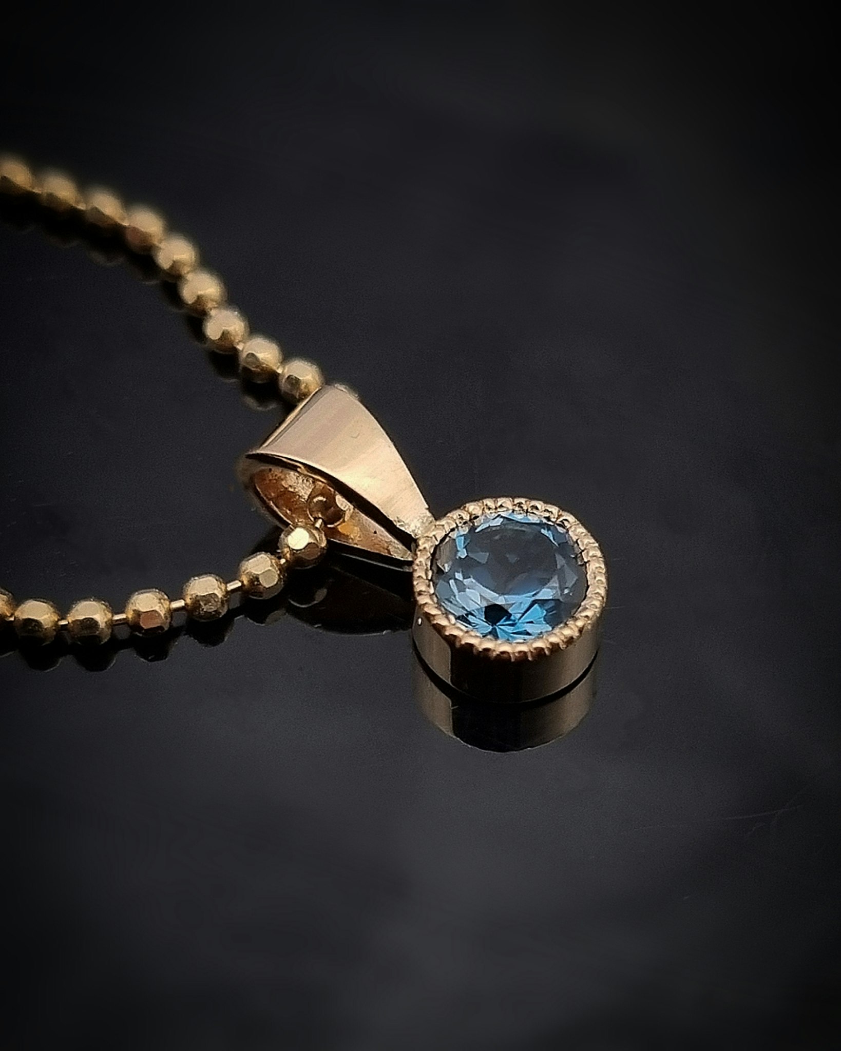 London Blue Topas - hänge i 18K guld