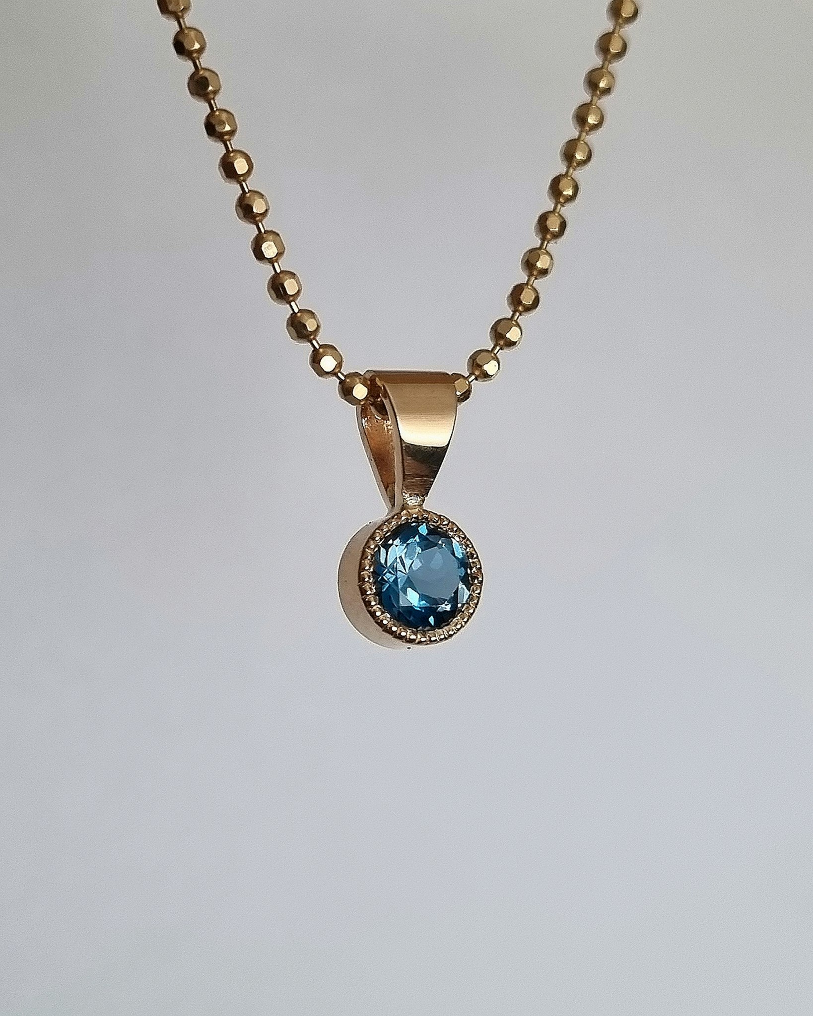 London Blue Topas - hänge i 18K guld