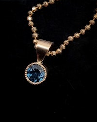 London Blue Topas - hänge i 18K guld