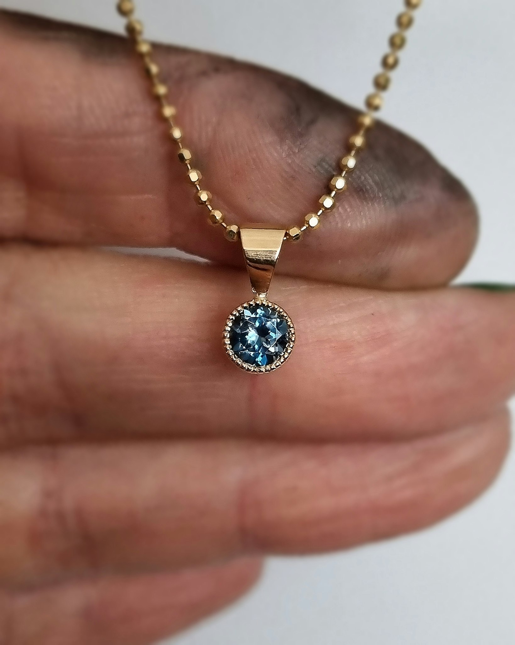 London Blue Topas - hänge i 18K guld