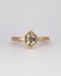Fawn 'Art Deco' - Solitär i 18K med champagnesafir