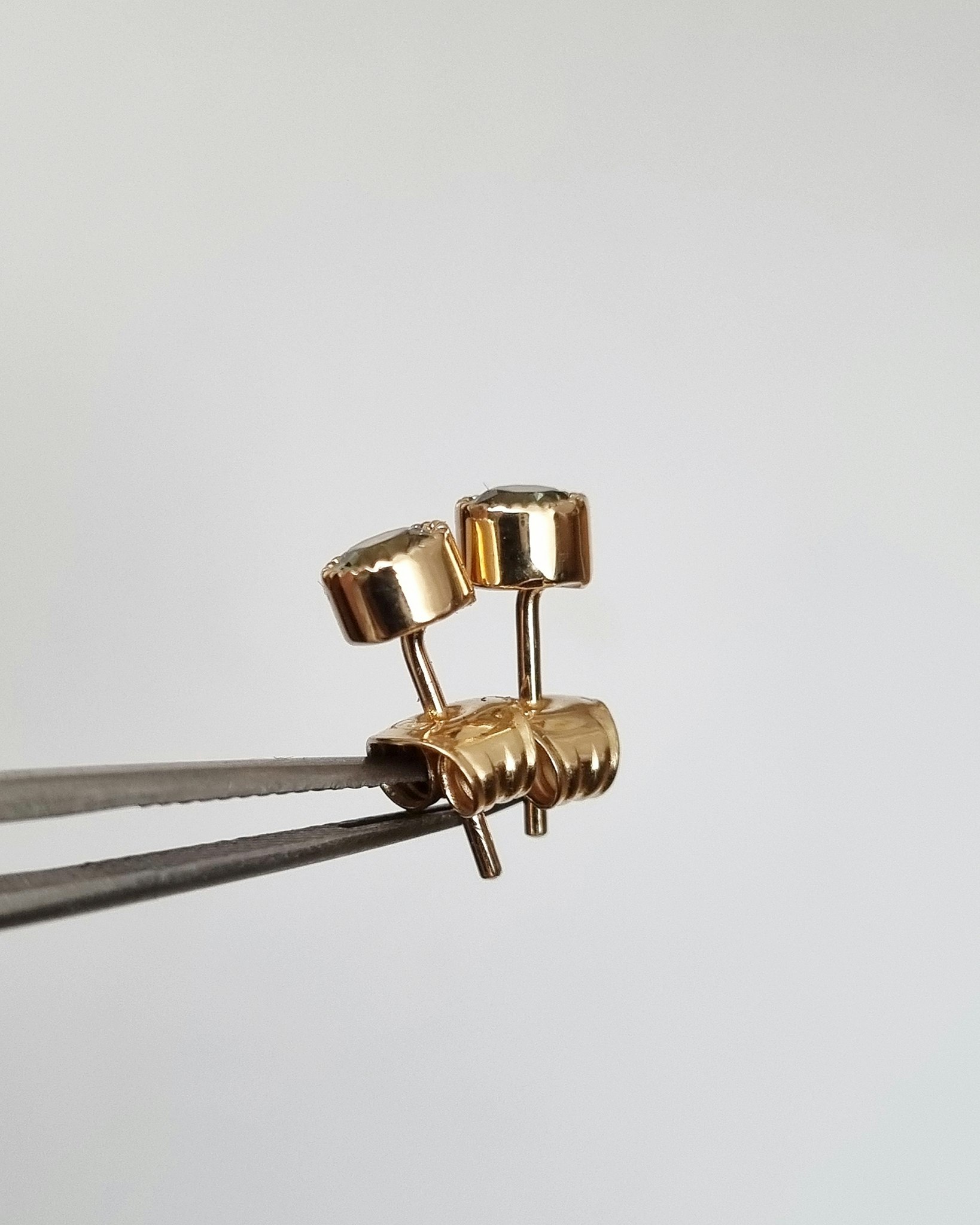 Gröna safirer studs - örhängen i 18K