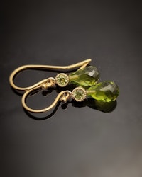 Peridot med Peridot- örhängen i 18K