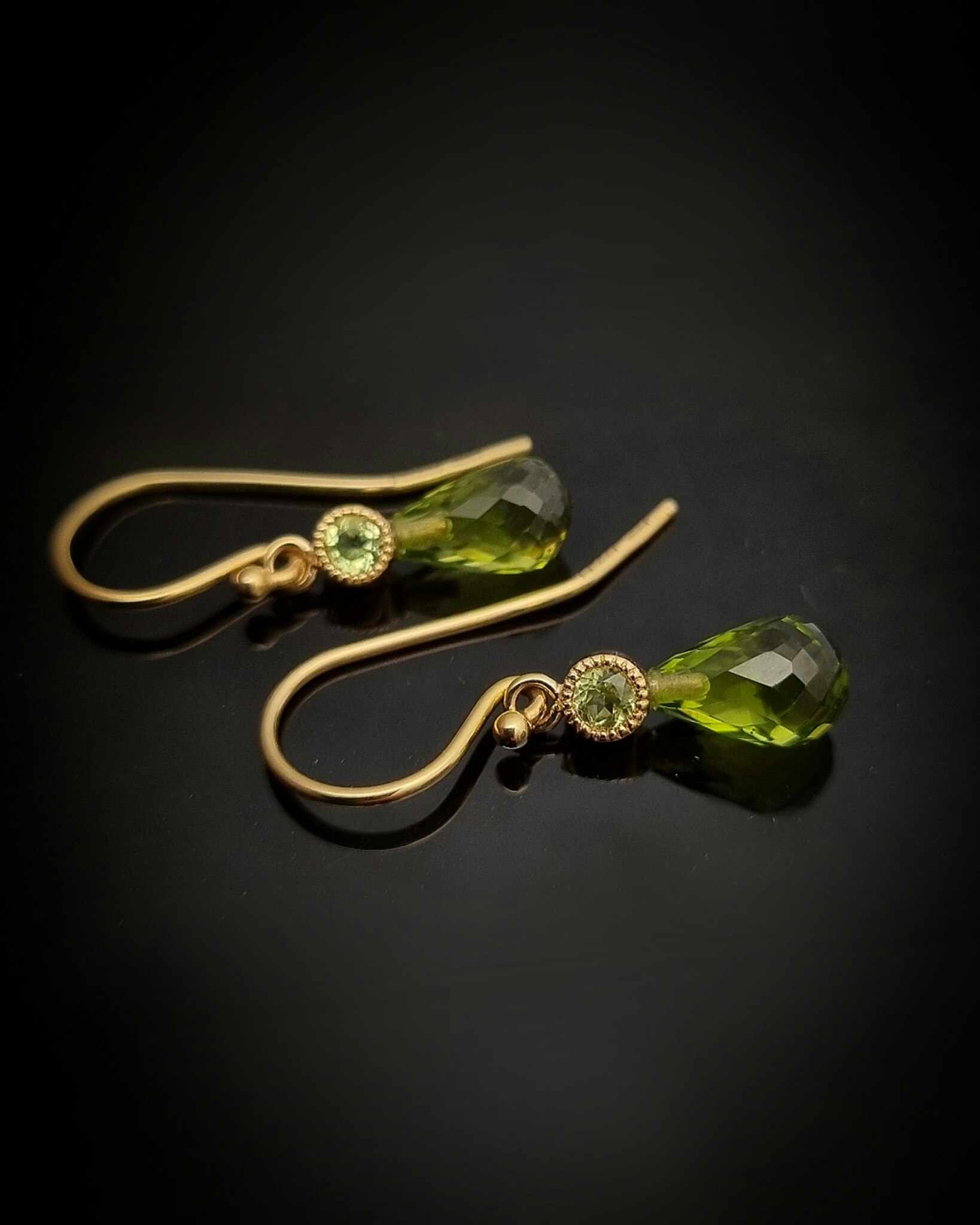 Peridot med Peridot- örhängen i 18K