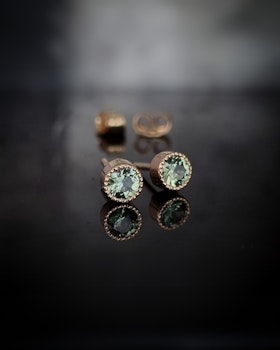 Gröna safirer studs - örhängen i 18K