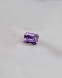 Ljuslila Safir 4 x 6 mm smaragdslipad - 'made by order'