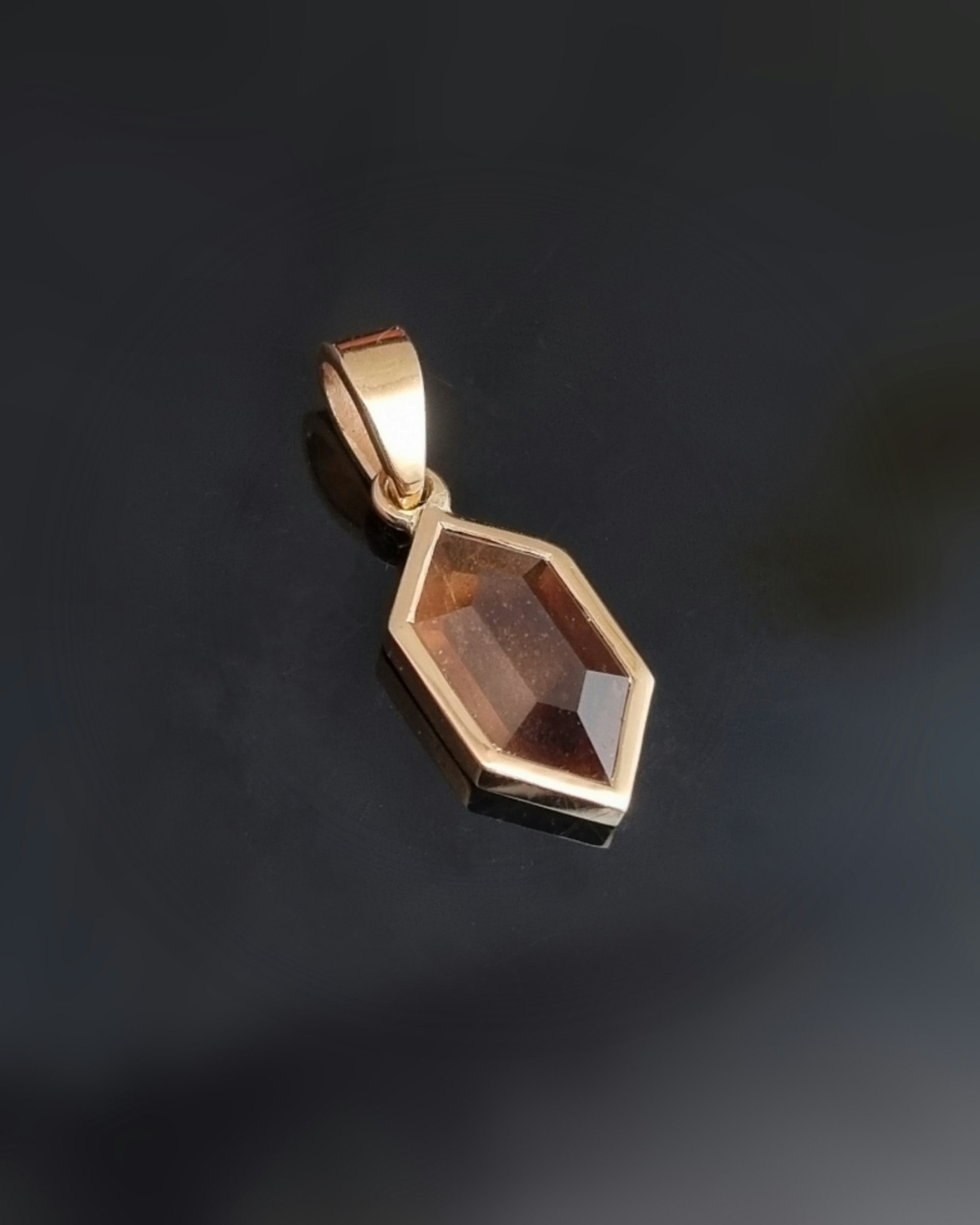 Zelda - Safirhänge i 18K guld