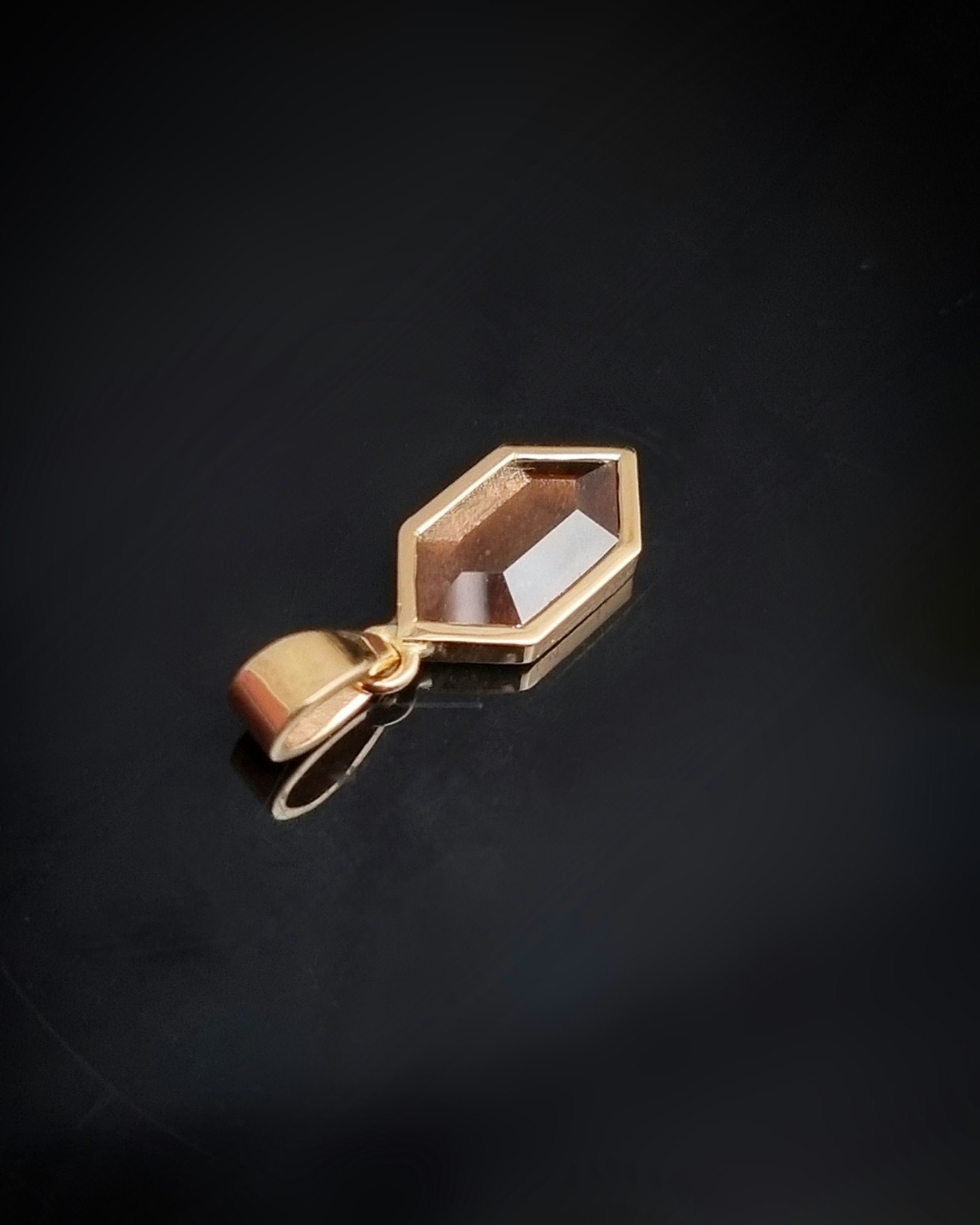 Zelda - Safirhänge i 18K guld