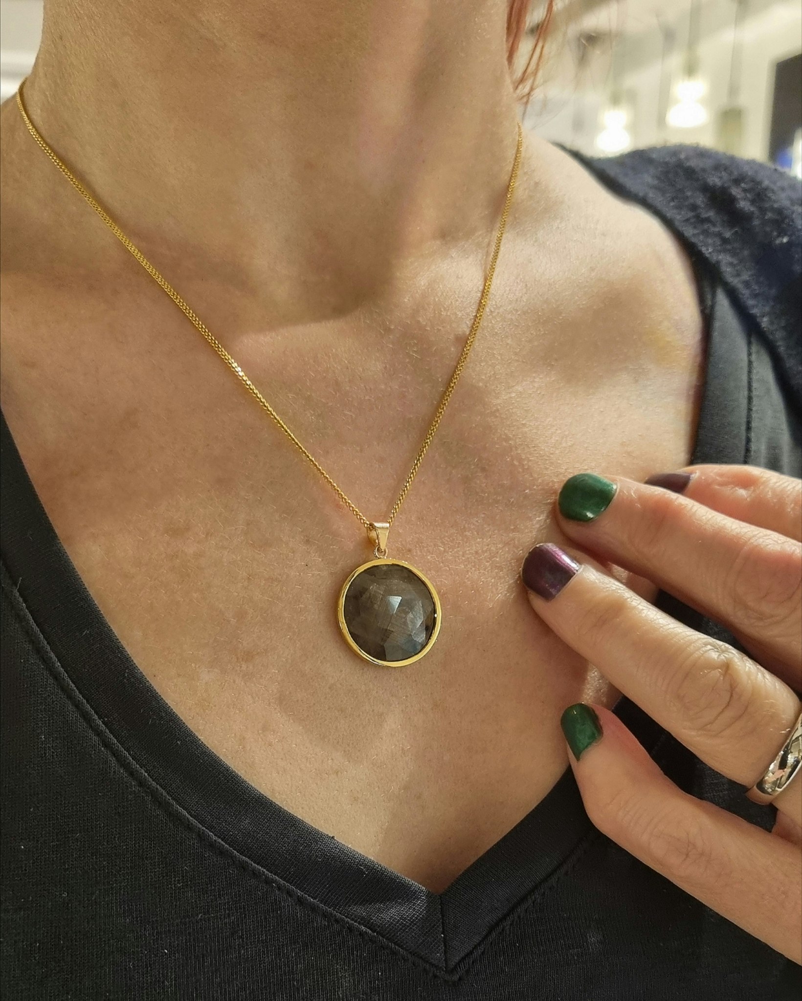 Koppar- & bronsskimrande Safir 10,26 ct - hänge i guld