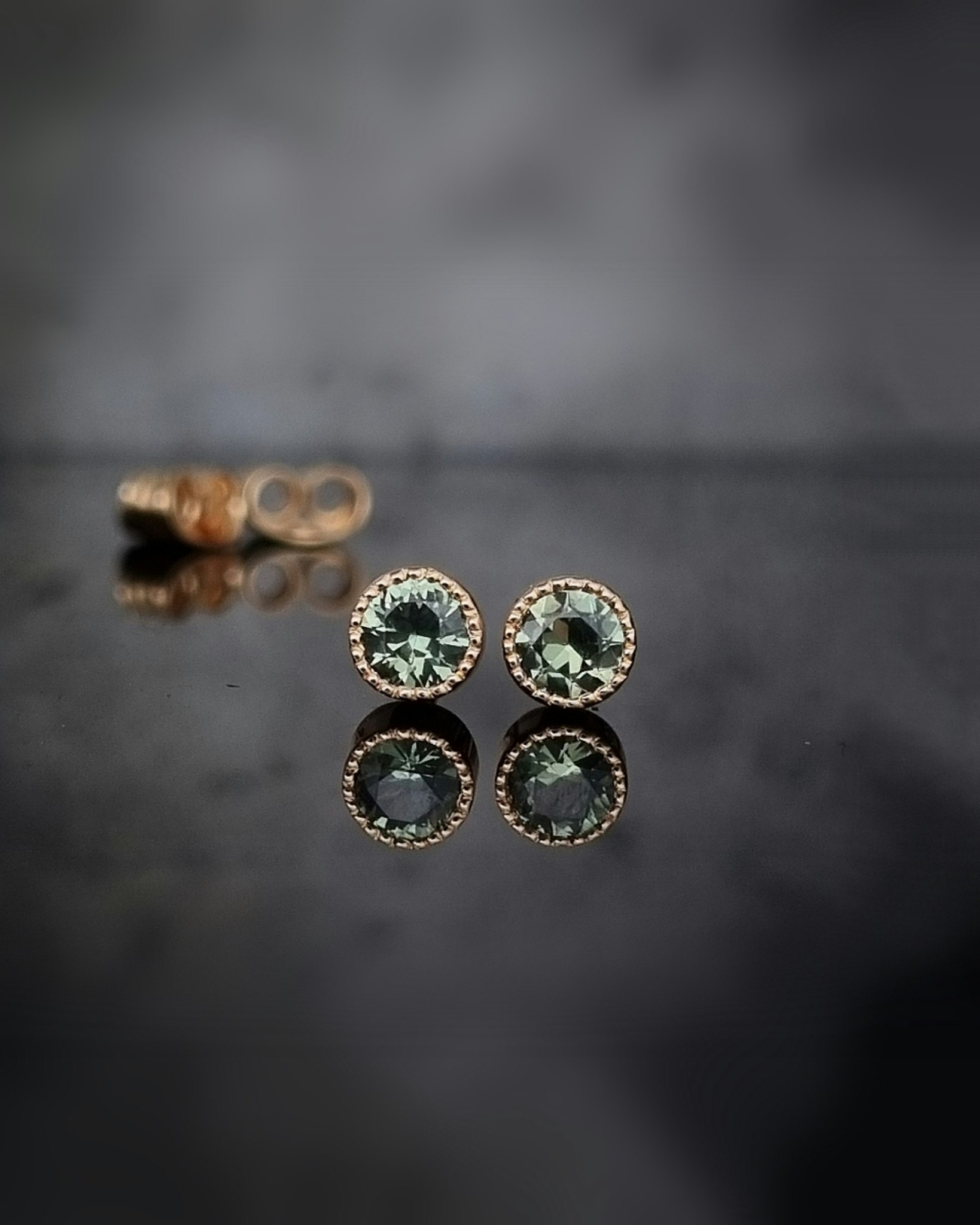 Gröna Safirer päron 1,11 ct par - 'made by order'