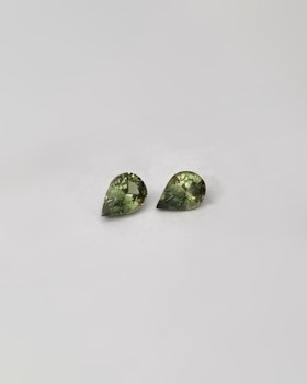 Gröna Safirer päron 1,11 ct par - 'made by order'