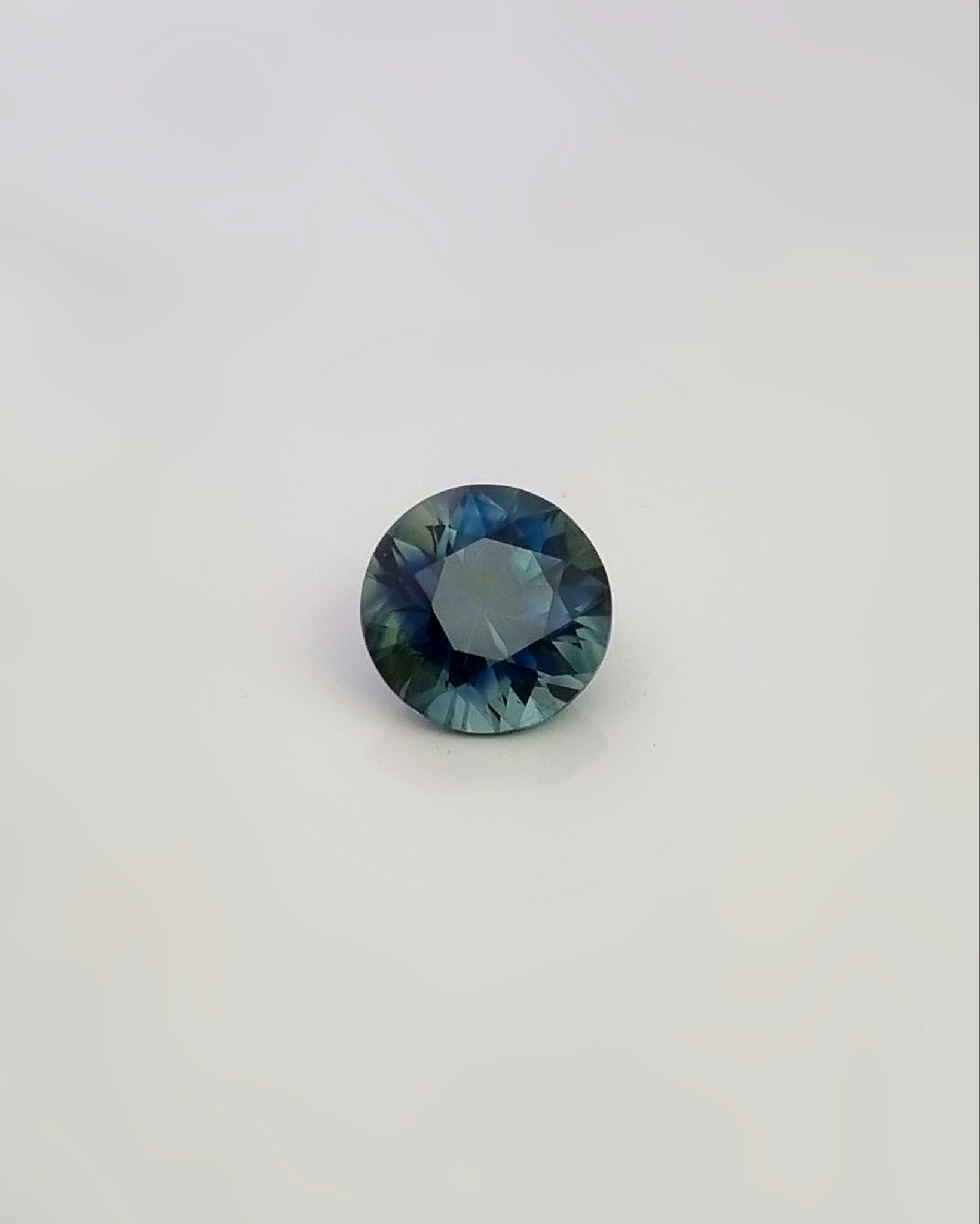 Tealsafir 5,6 mm 0,84 ct - 'made by order'