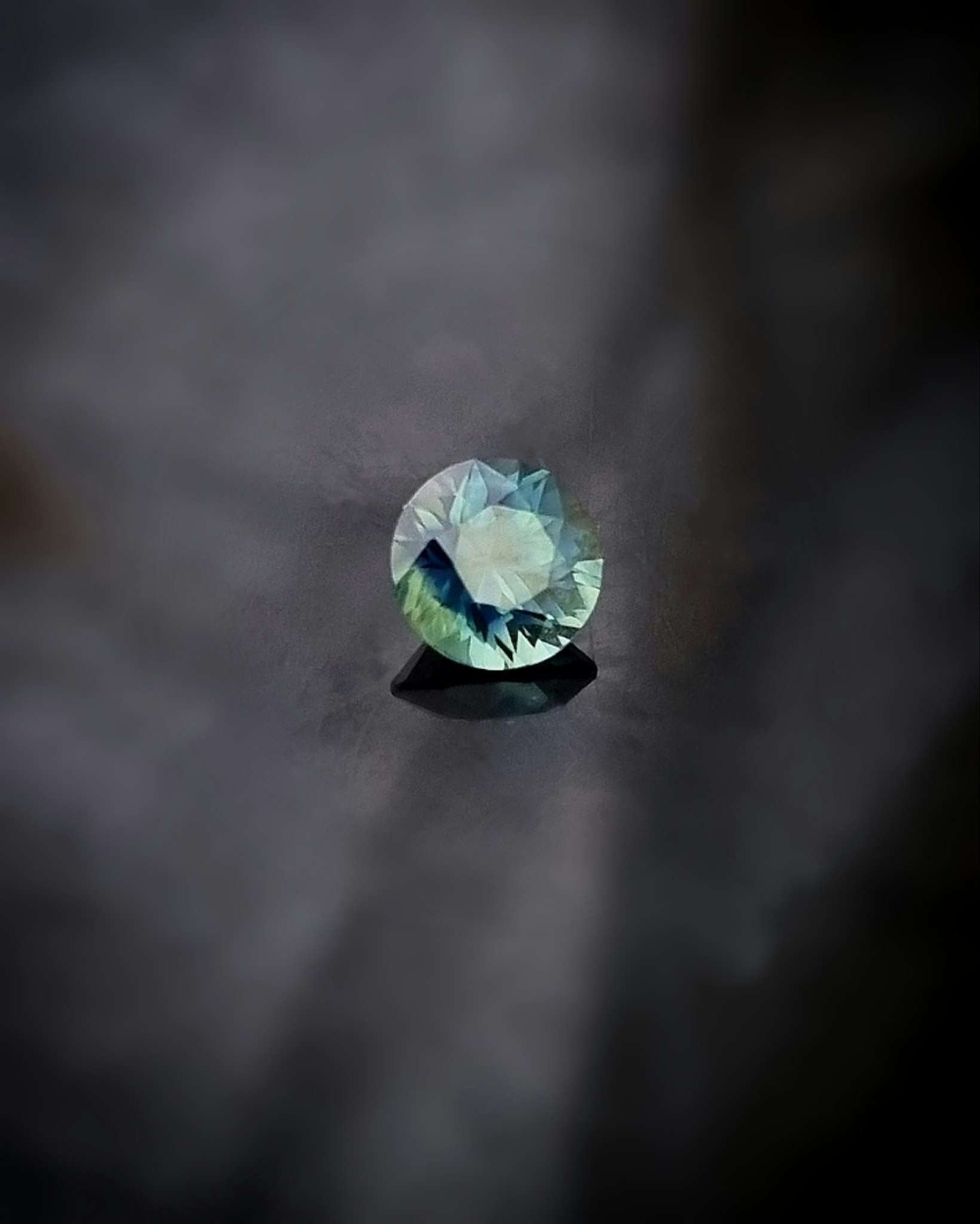 Tealsafir 5,6 mm 0,84 ct - 'made by order'