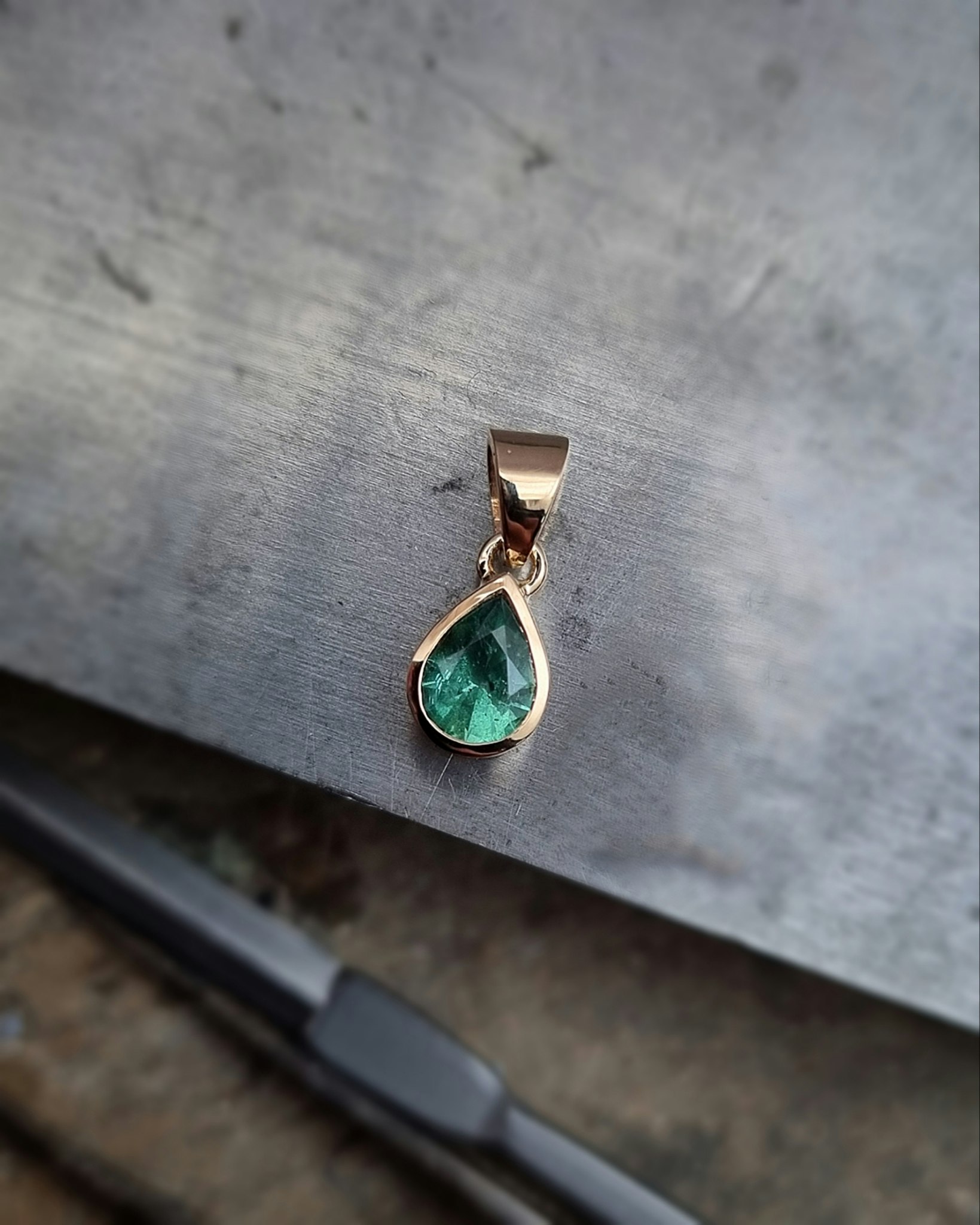 Neongrön Beryll 1,54 ct päron - 'made by order'