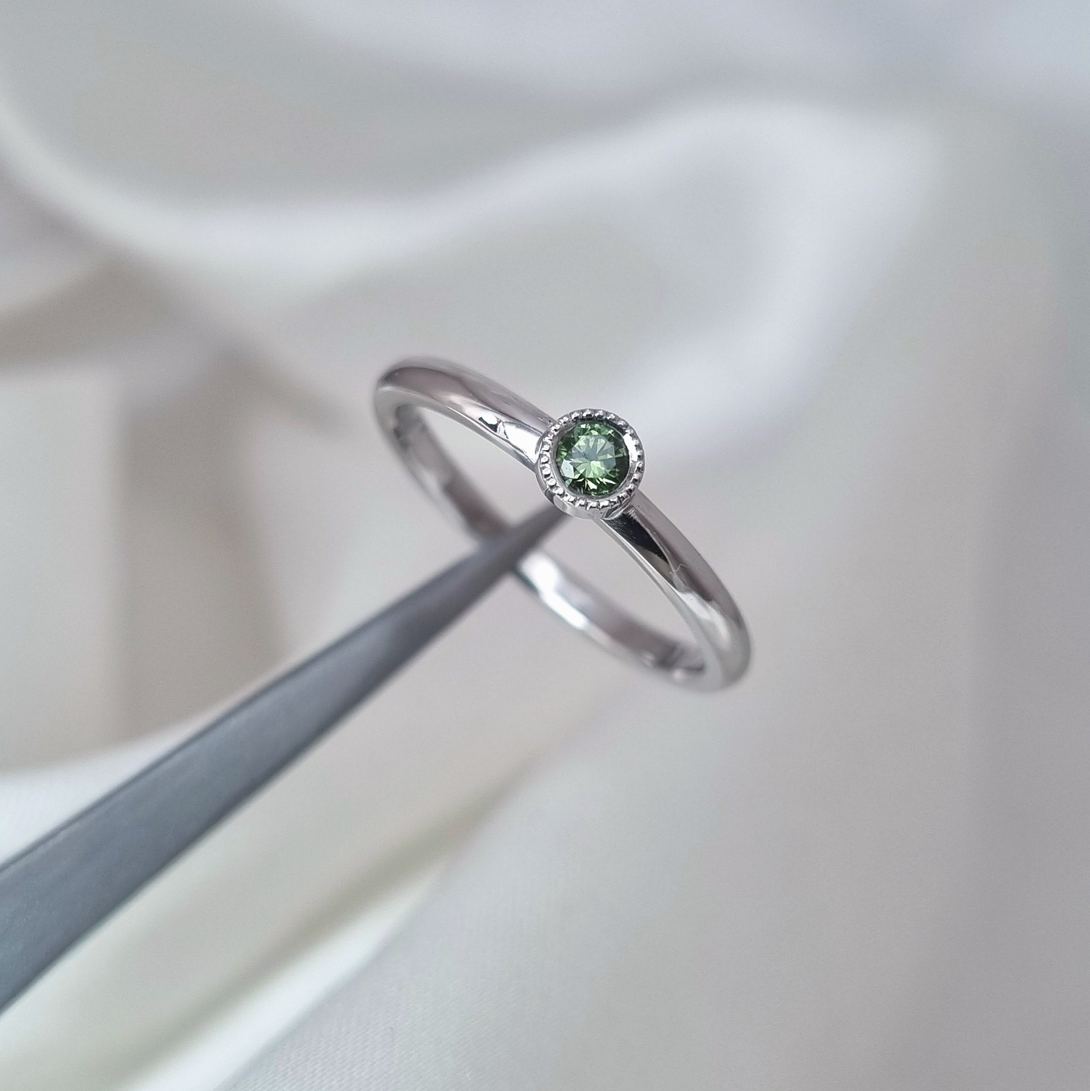 Tealsafir 5,6 mm 0,84 ct - 'made by order'