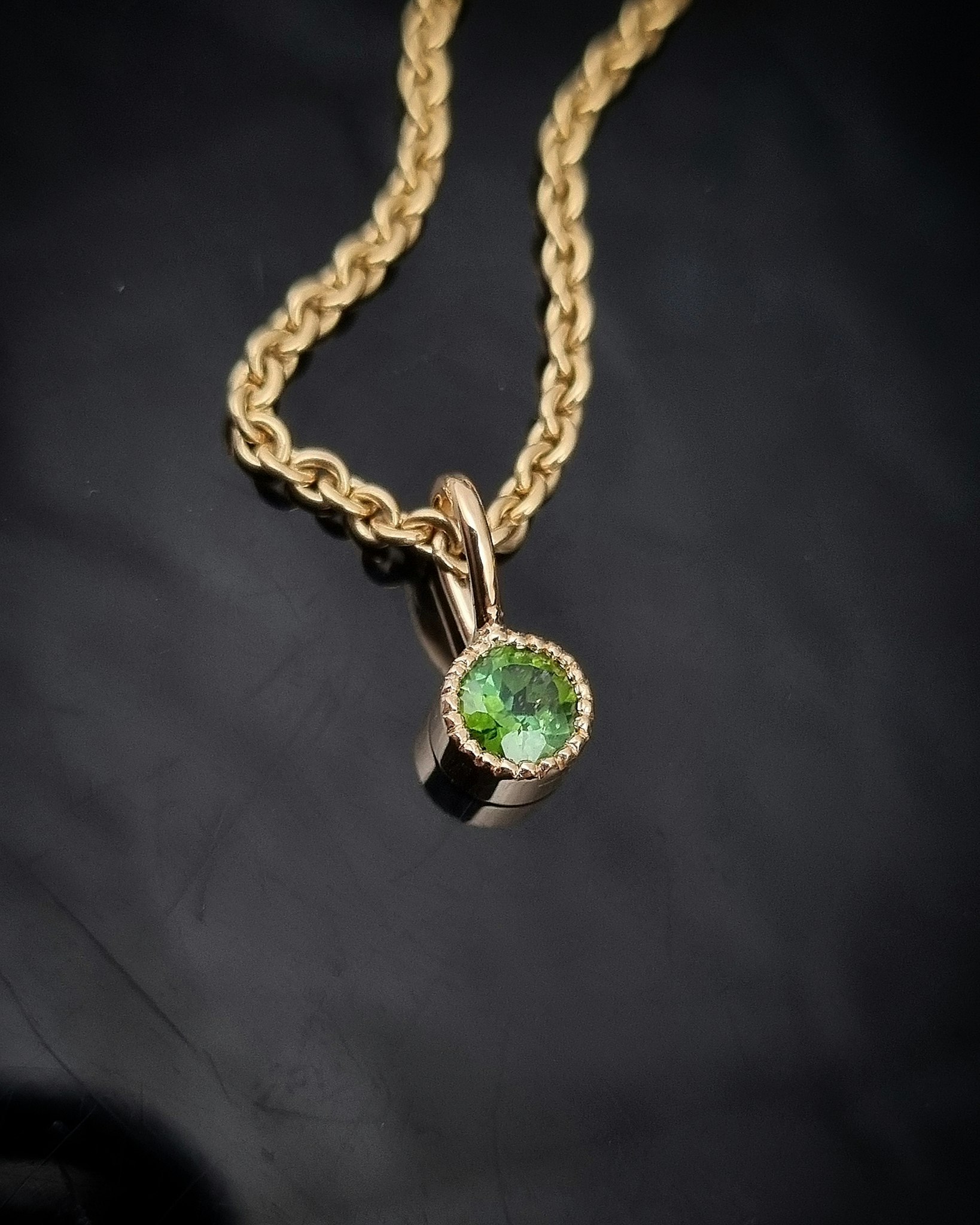 Tealsafir 5,6 mm 0,84 ct - 'made by order'