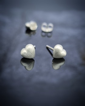 Tiny heart - örhängen i silver