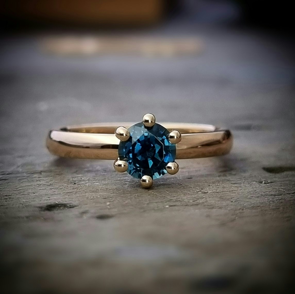 Tealsafir 5,6 mm 0,84 ct - 'made by order'