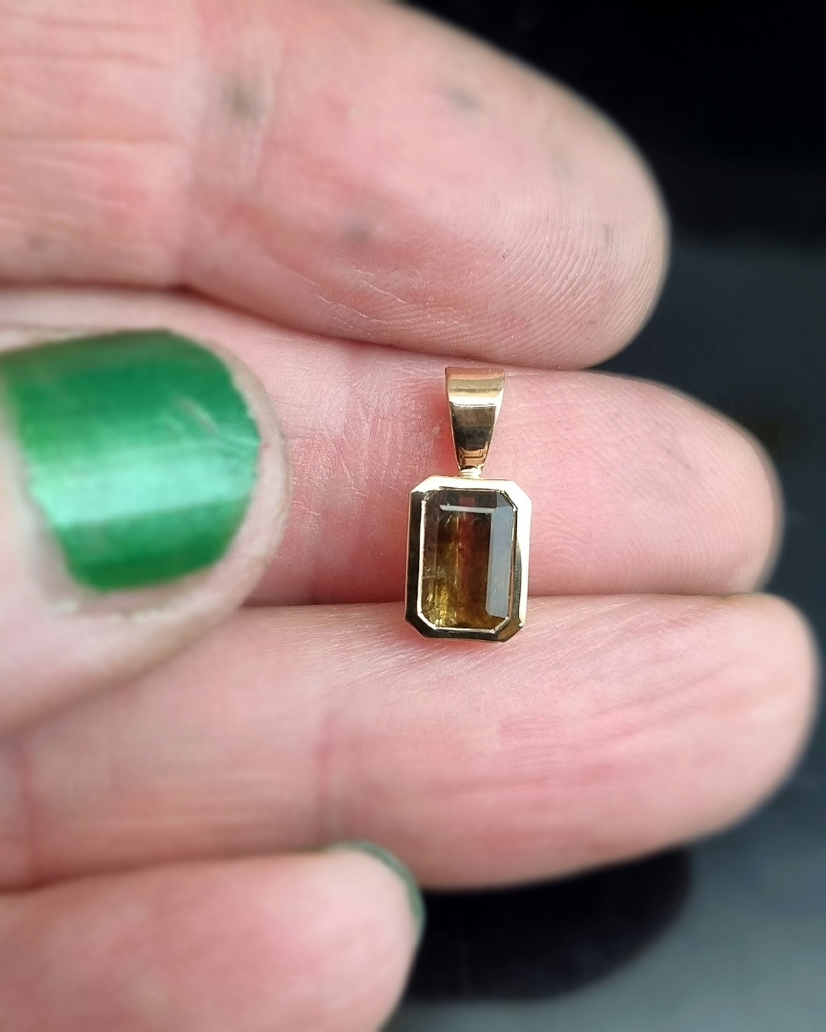 Bicolour Safir 1,42 ct - hänge i 18K guld