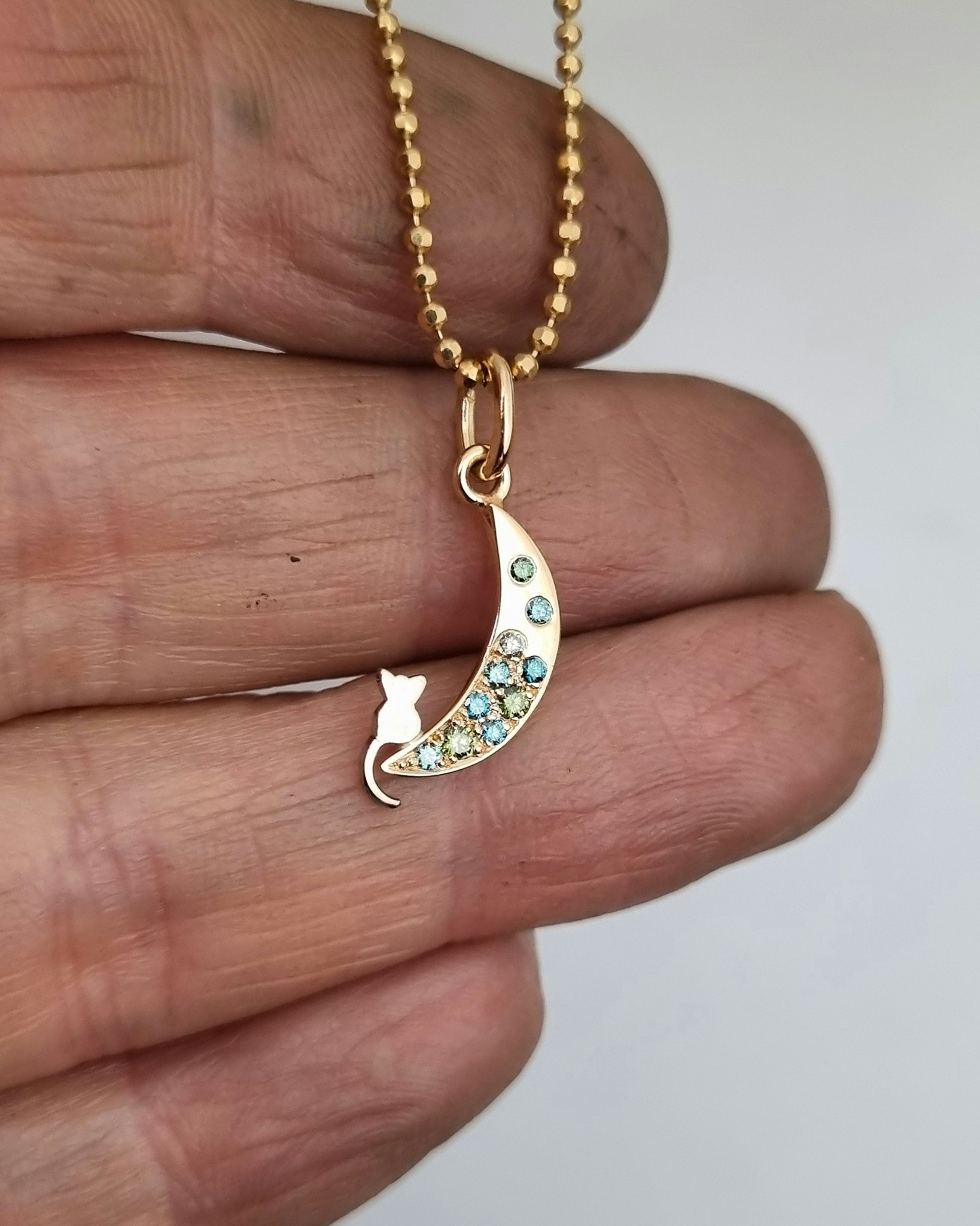 Cat(ch) the moon - diamanthänge i 18K guld