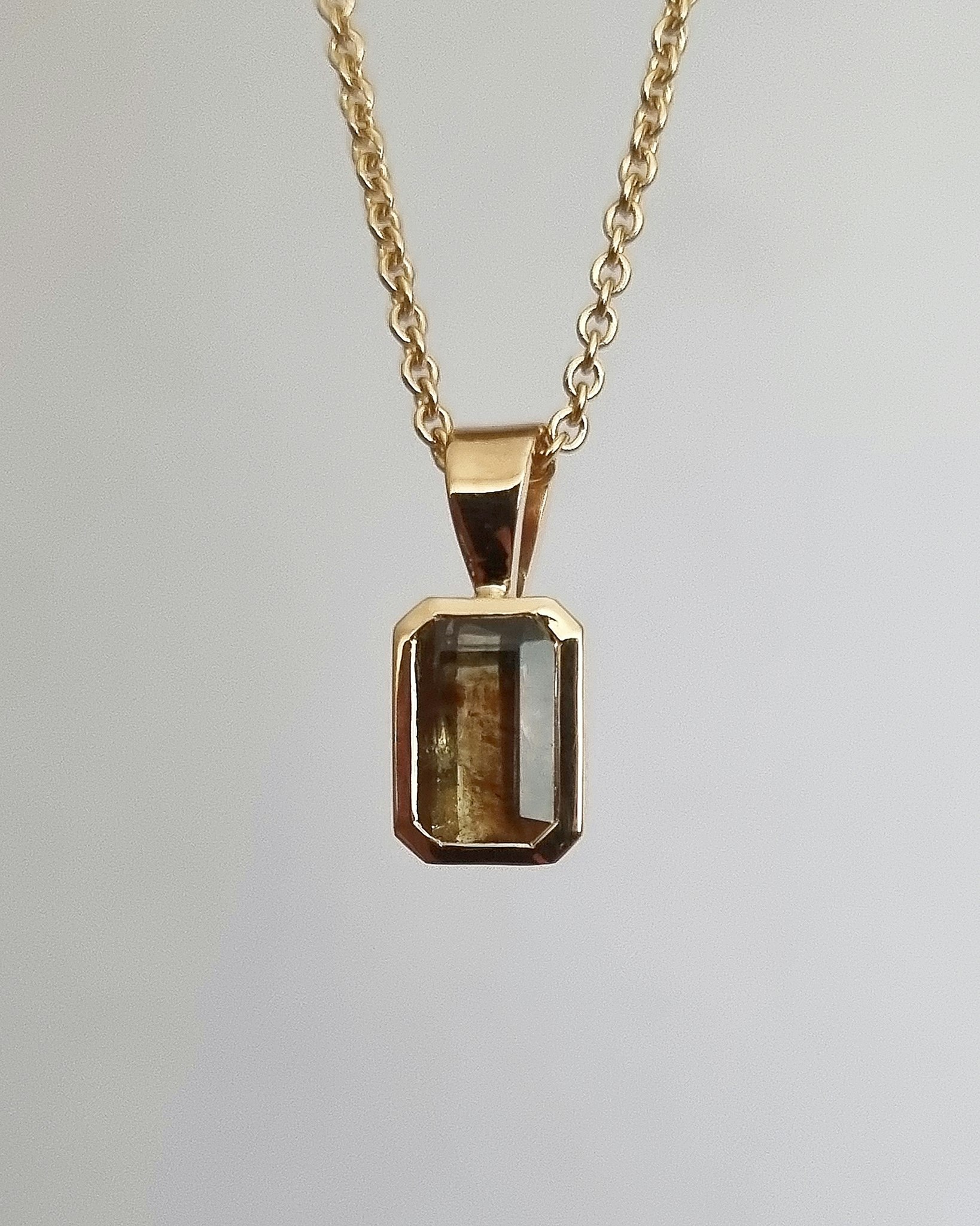 Bicolour Safir 1,42 ct - hänge i 18K guld