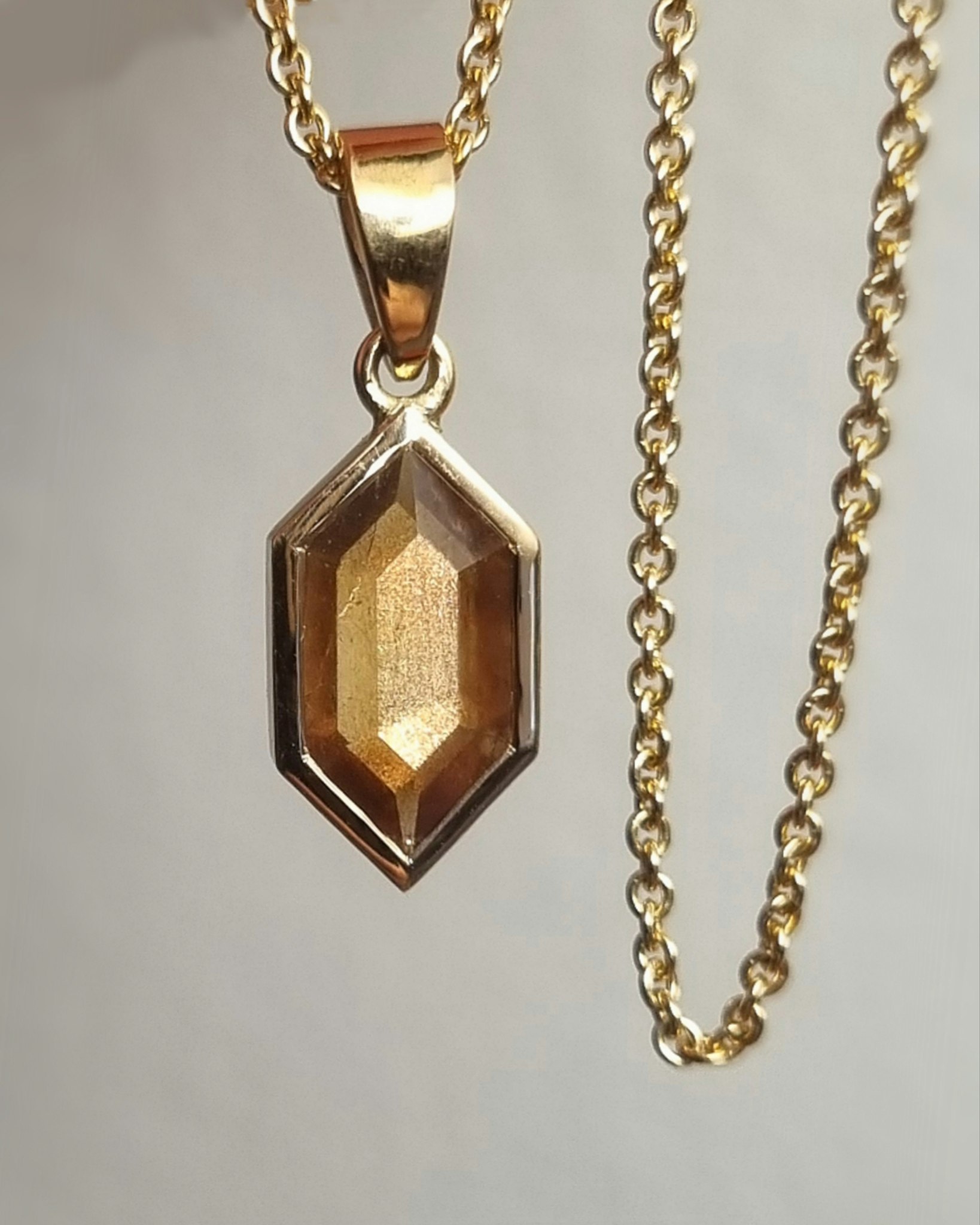 Zelda - Safirhänge i 18K guld