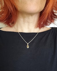 Zelda - Safirhänge i 18K guld