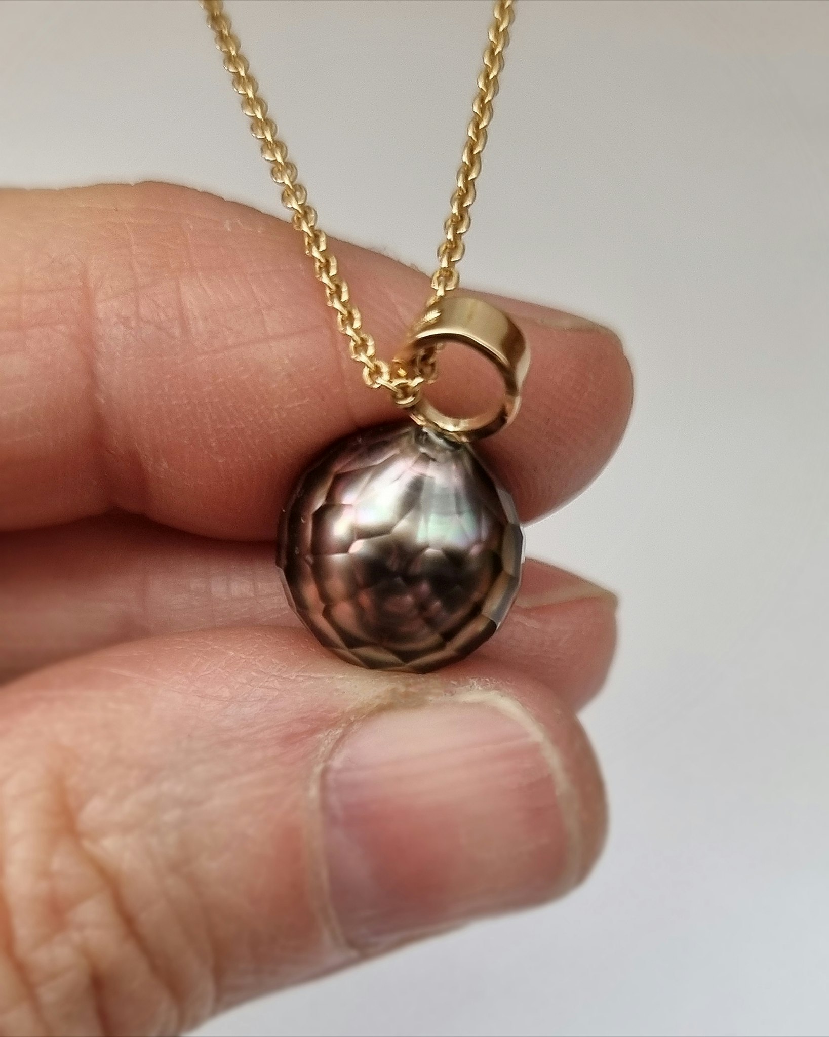 Facetterad Tahitipärla fancy - hänge i 18 K guld