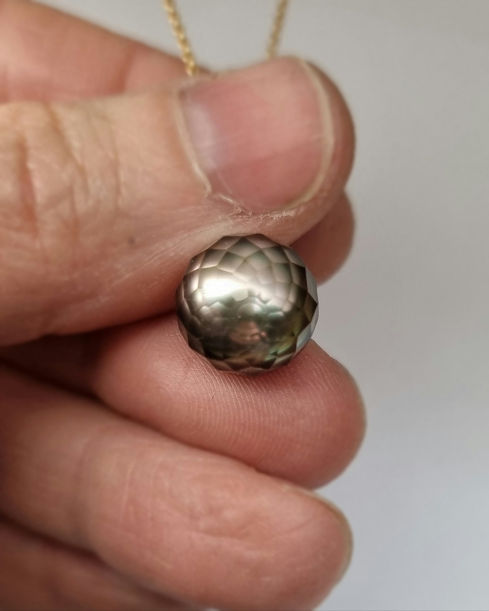 Facetterad Tahitipärla fancy - hänge i 18 K guld