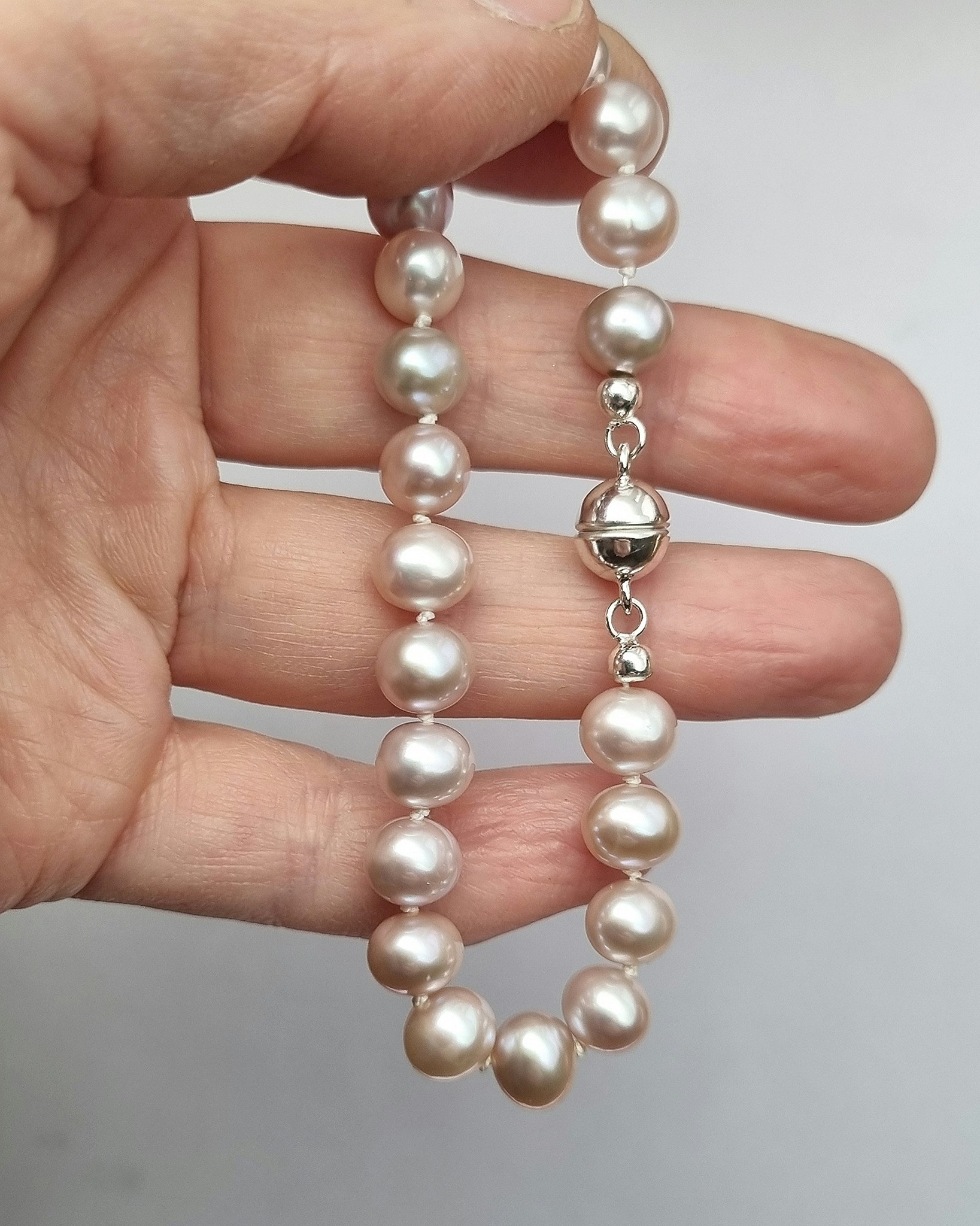 Naturligt ljust askrosa Sötvattenspärlor - armband 18-20 cm