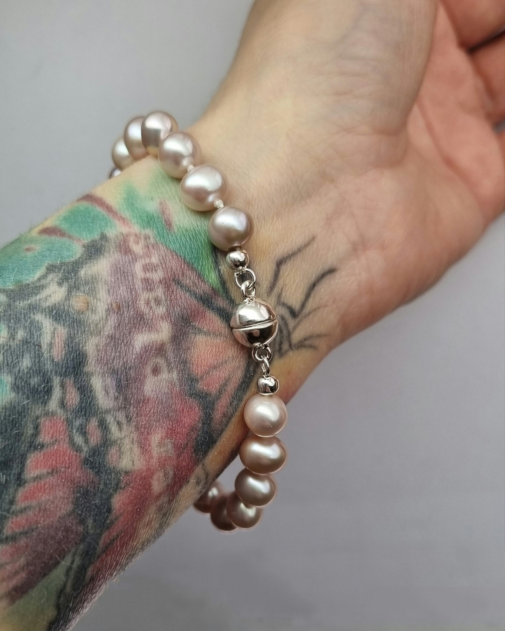 Naturligt ljust askrosa Sötvattenspärlor - armband 18-20 cm