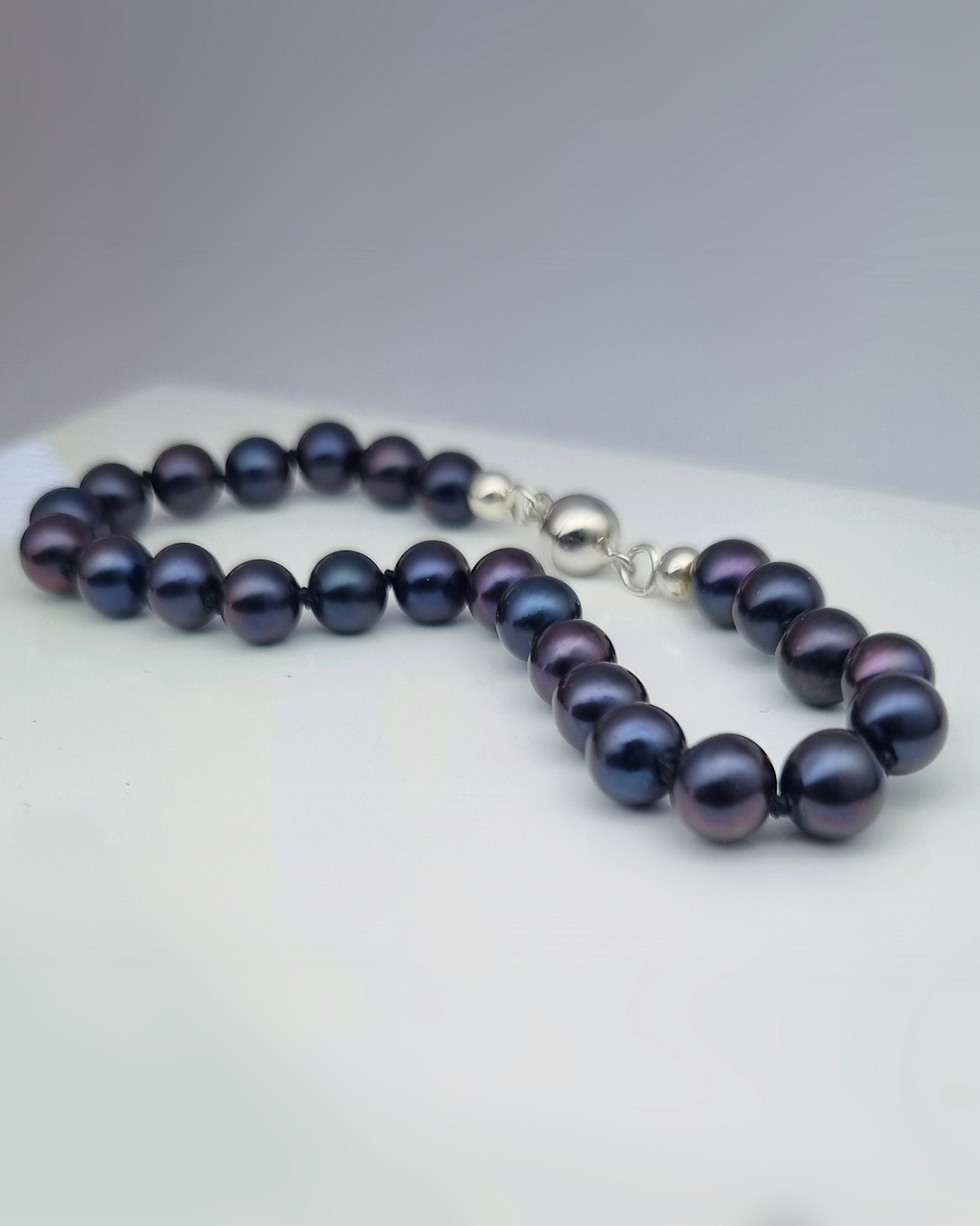 Onyxfärgade Sötvattenspärlor - armband 19 cm