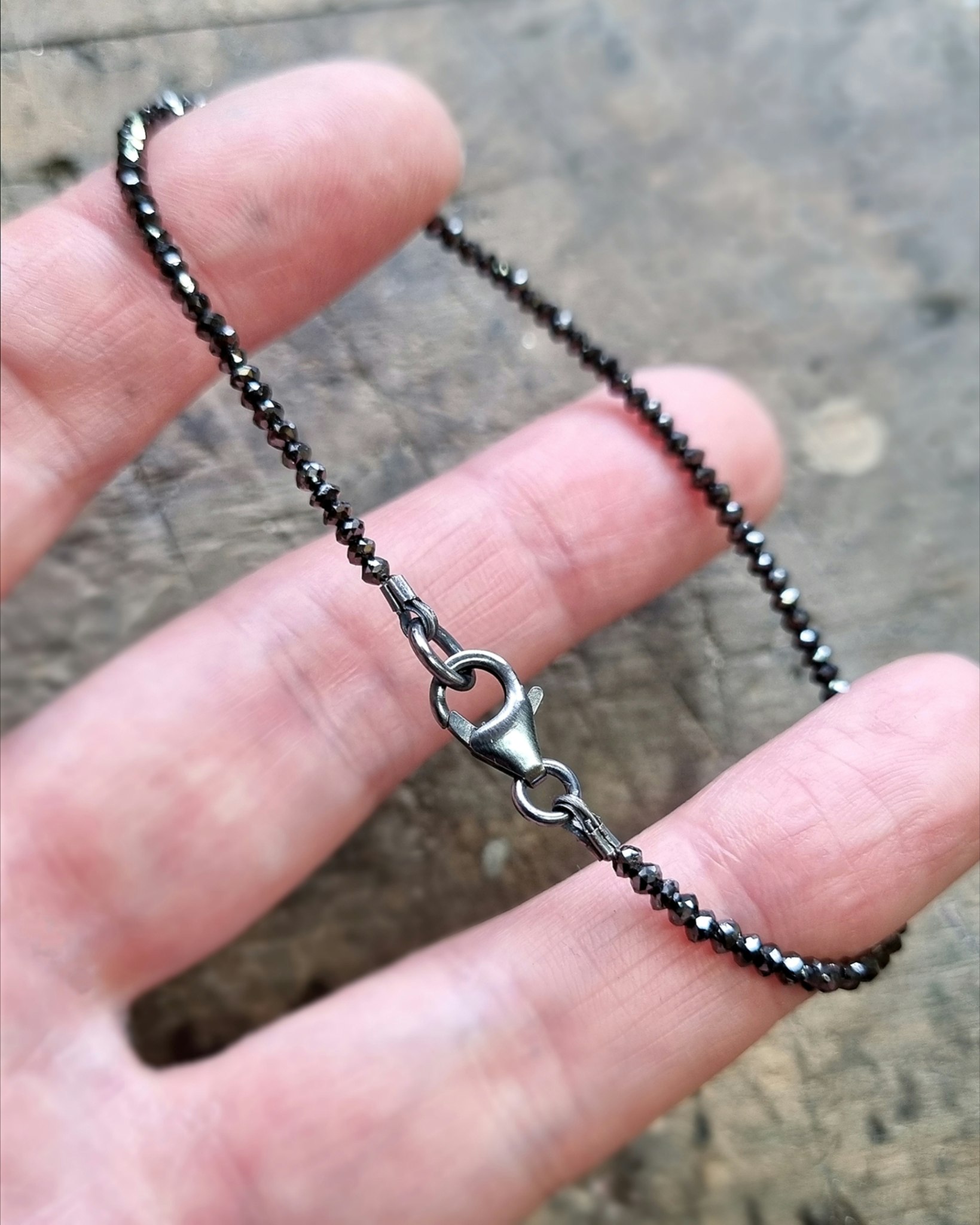 Gnistrigt svart Diamantarmband - till 20 cm