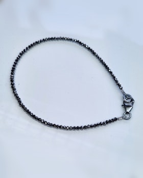 Gnistrigt svart Diamantarmband - till 20 cm
