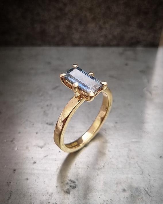 Solitär med Safir - ring i 18K guld