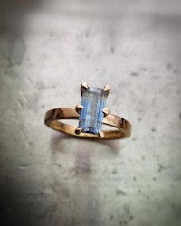 Solitär med Safir - ring i 18K guld