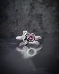 Safir & diamantring 18K vitguld & Safircollier ljusgrönt