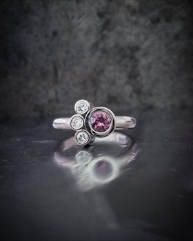 Safir & diamantring 18K vitguld & Safircollier ljusgrönt