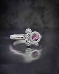Safir & diamantring 18K vitguld & Safircollier ljusgrönt