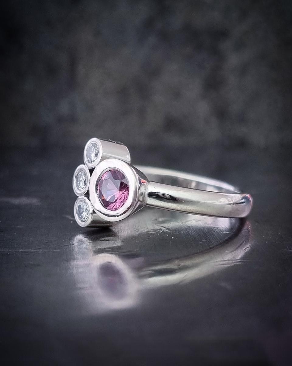 Safir & diamantring 18K vitguld & Safircollier ljusgrönt