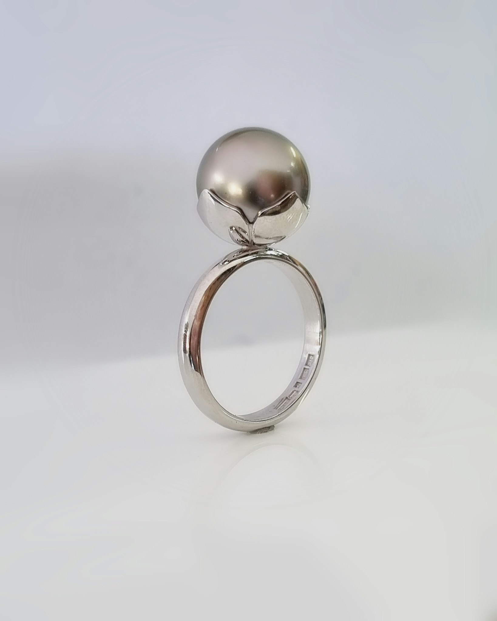 Miss BonBon - Exklusiv Tahitipärlring i 18K vitguld