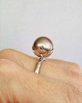 Miss BonBon - Exklusiv Tahitipärlring i 18K vitguld